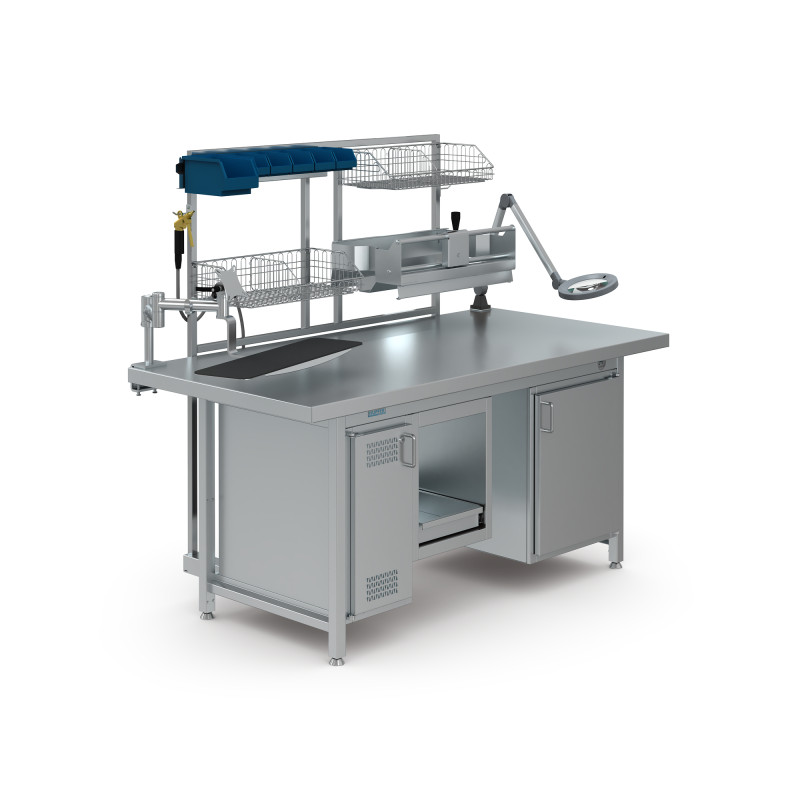 Packing table with height adjustment